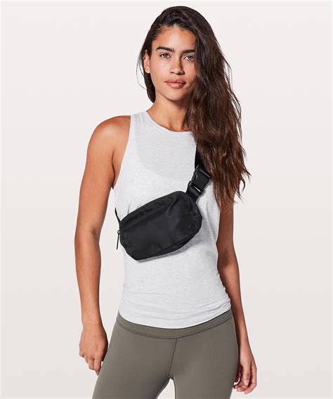 lululemon waist pouch.